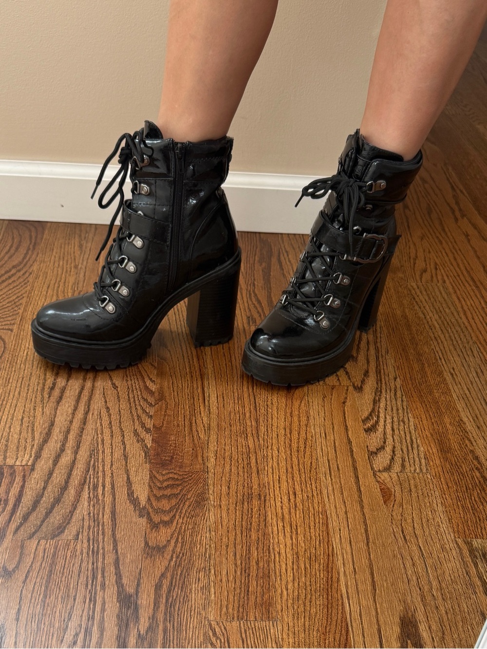 GUESS Black Patent Platform Lace-Up Block Heel Boots - Women Size 7.5 M